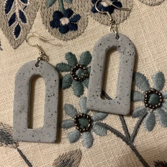 Earrings - Picture 1 of 8
